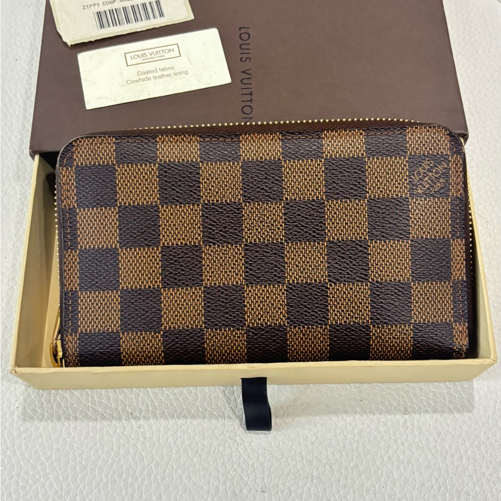 ❌SOLD❌Louis Vuitton Zippy Compact Damier